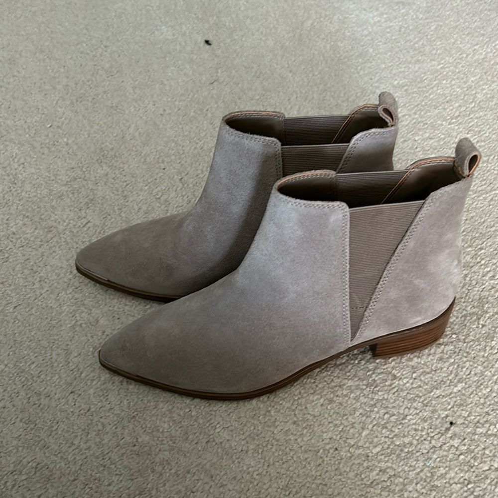 Marc Fisher Ltd 6.5 Yale bootie color IVOSU